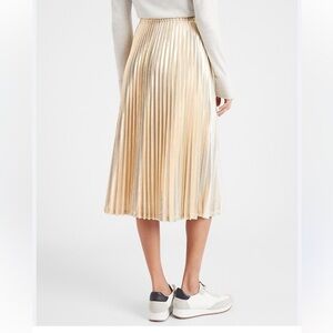 Banana Republic Factory Foil Pleated elasctic waist gold midi skirt size Medium